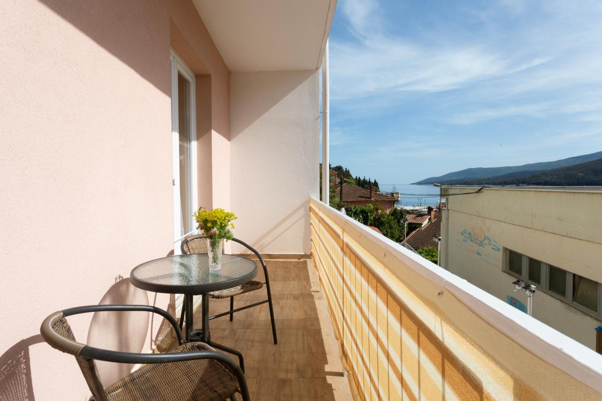 Apartments Galeb Rabac Esterno foto